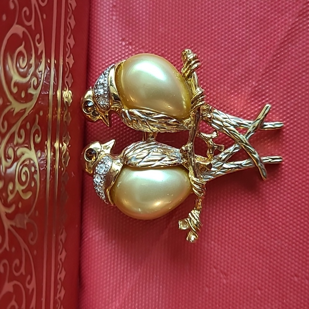 Elegant Gold and Pearl Bird Brooch Love Birds